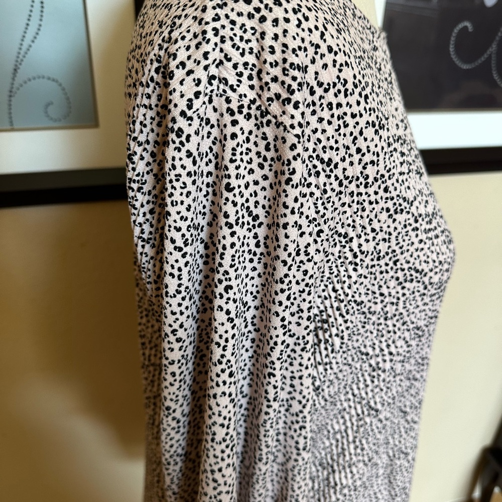 Adrianna Papell Women’s Blouse. Size Medium - Picture 5 of 8